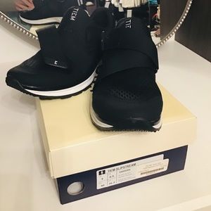 Tiem Slipstream cycling shoe with SPD cleats.